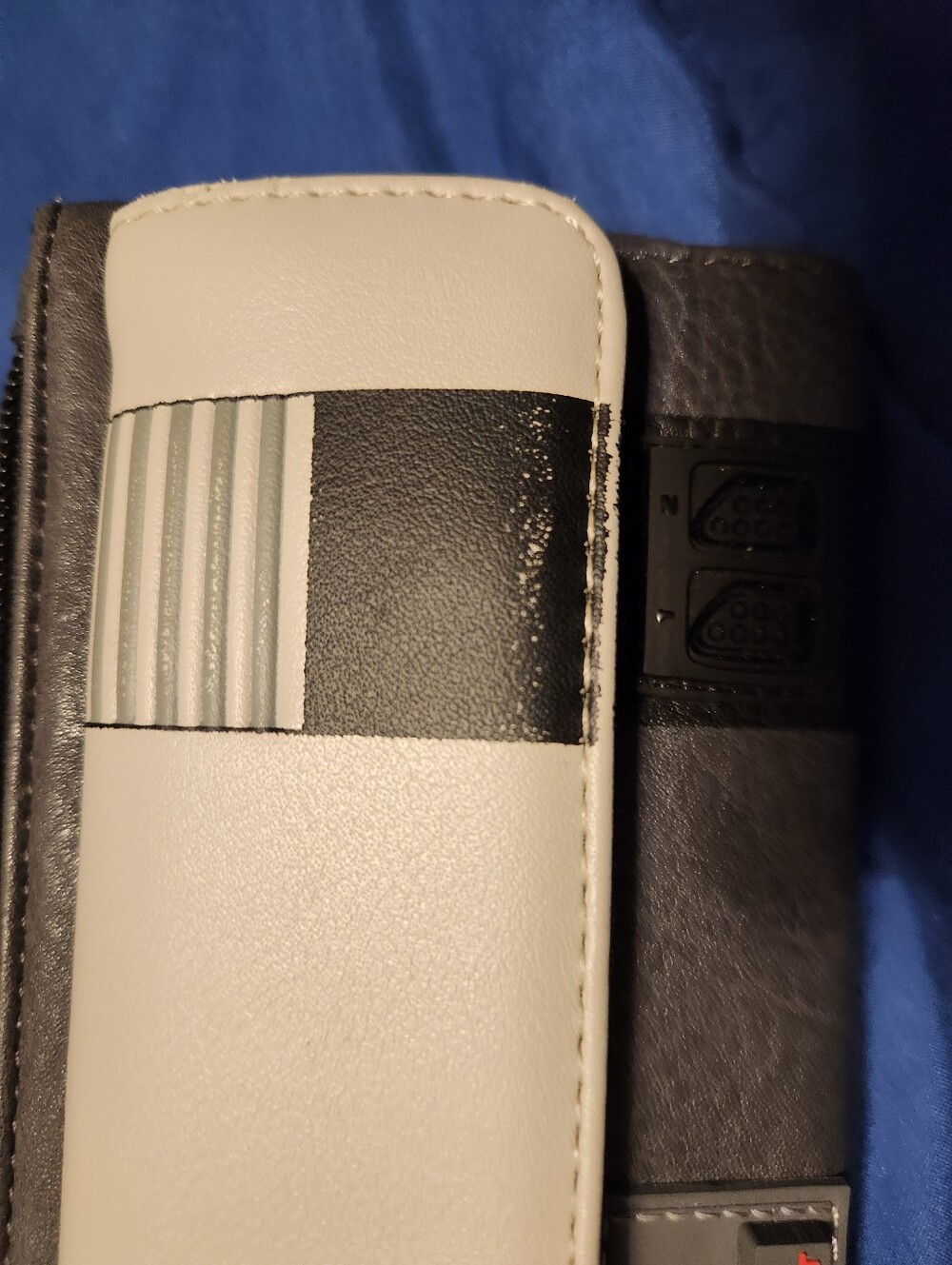 Nintendo Wallet - Picture 6 of 6